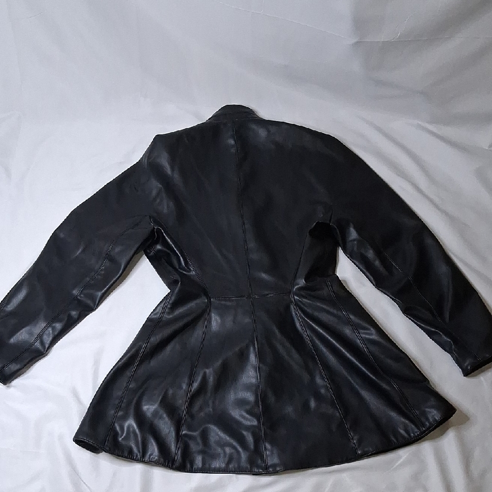 Zara Women's Black Leather Jacket - Picture 6 of 6
